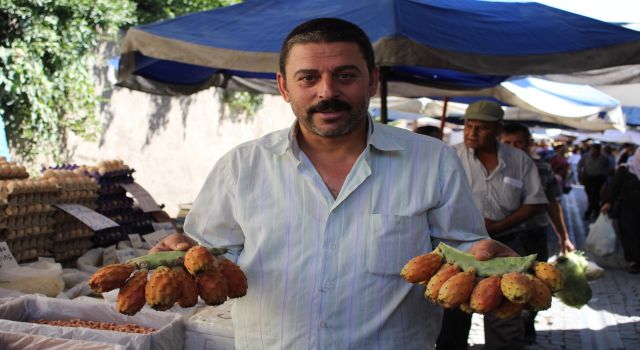 Kaktüs inciri, pazar tezgahlarının ilgi odağı oldu