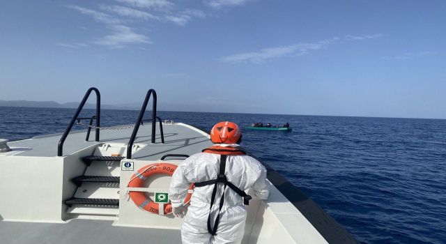 Kuşadası'nda 63 düzensiz göçmen kurtarıldı