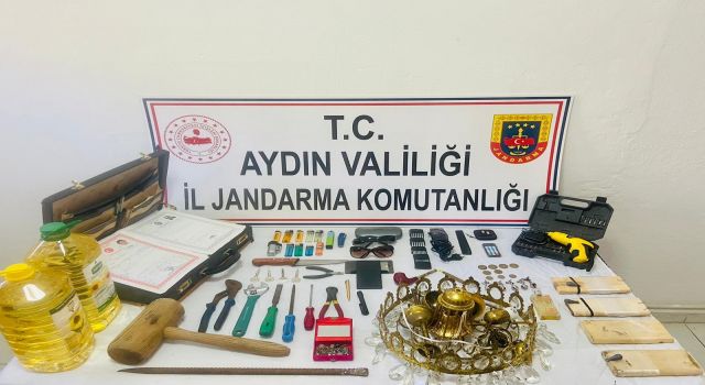 Kuşadası’nda suç makineleri jandarmadan kaçamadı 