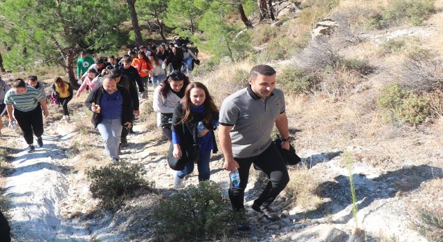 Öğrencilerden Tarihi Kırk Merdiven yürüyüşü