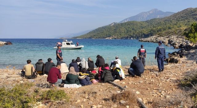 Yunanistan’ın ölüme terk ettiği 47 düzensiz göçmen kurtarıldı