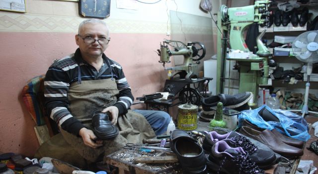 Havaların soğuması ayakkabı tamircilerinin yüzünü güldürdü