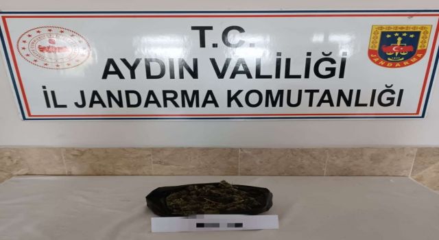 Jandarma uyuşturucu tacirlerine geçit vermiyor