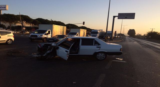 Otomobille çarpışan tır devrildi: 2 yaralı