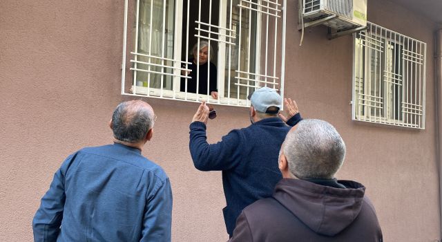 Polis yaşlı kadına dakikalarca dil döktü 