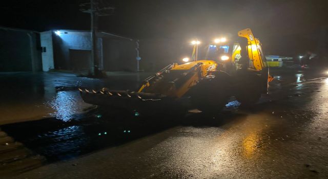 Söke Belediyesi'nden karayoluna müdahale