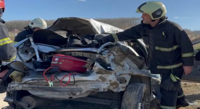 Deprem bölgesine yardıma gitmişlerdi, dönüş yolunda kaza yaptılar: 2 ölü, 3 yaralı