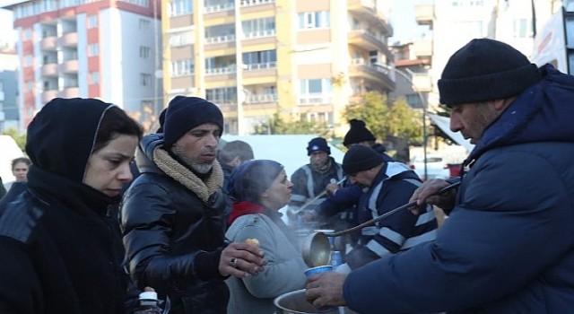 Hatay’da depremzedeler için her gün 70 bin kişilik sıcak yemek