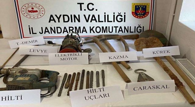 Karacasu'da kaçak kazı yapan şahıslar suçüstü yakalandı