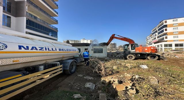 Nazilli Belediyesi, yeni açılacak yollar için engelleri kaldırıyor 