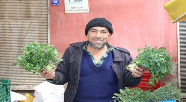 Dağlardan topladığı şifalı otları tezgahta vatandaşla buluşturuyor 