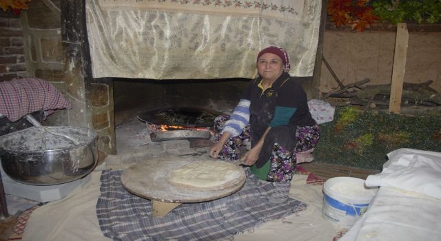 20 yıldır bazlama yaparak geçimini sağlıyor