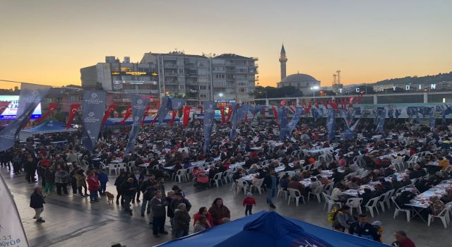 Büyükşehir’in iftar sofralarında vatandaşlar buluşmaya devam ediyor