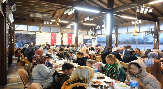 Kuyucak Belediyesi’nden öksüz ve yetimlere iftar yemeği