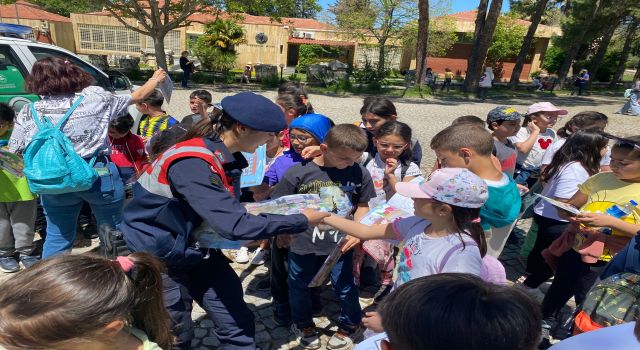 Antik kenti ziyarete gelen öğrencilere hayvan ve doğa sevgisi anlatıldı