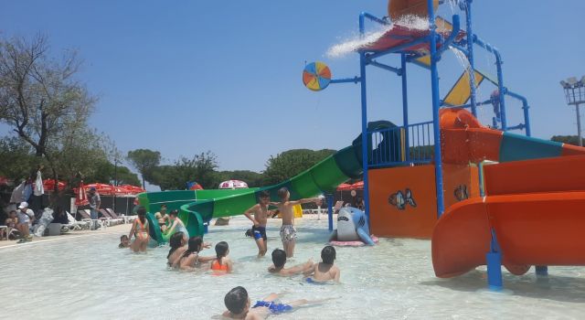 Büyükşehir Aquaparkı, bayramda da yoğun ilgi gördü