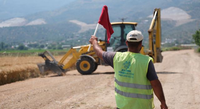 Büyükşehir yol çalışmalarına devam ediyor