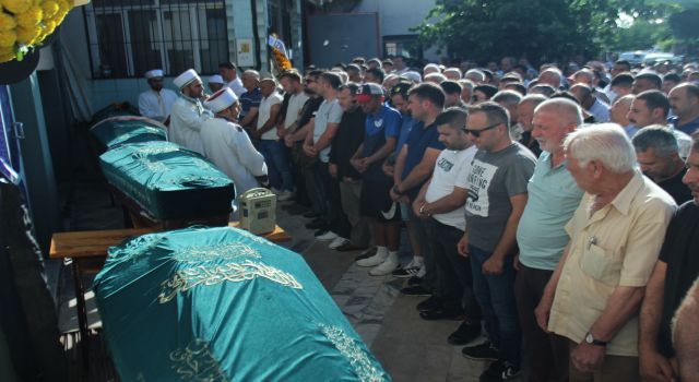 İzmir'deki feci kazada hayatını kaybedenler toprağa verildi