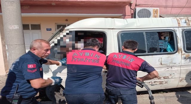 Minibüs aydınlatma direğine çarptı: 1 yaralı