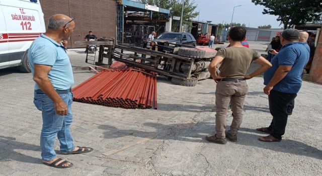 Forklift devrildi: İşçi kazayı ucuz atlattı