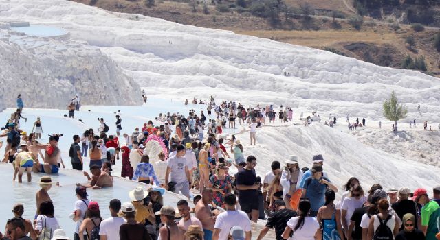 Pamukkale’nin ziyaretçi sayısı her geçen gün artıyor