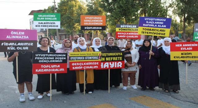 Nazilli'de yakınları uyuşturucu bağımlısı olan ailelerden ilginç eylem