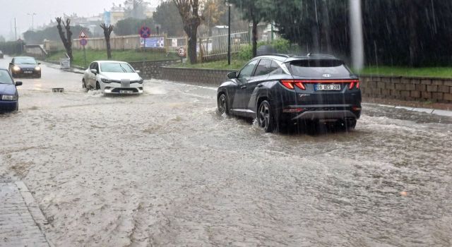 Aydın’da yağmur vatandaşlara zor anlar yaşattı 