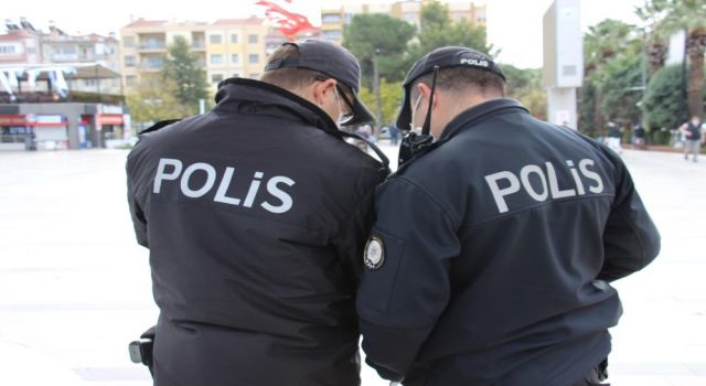 Başkasına ait kredi kartını kullanınca polis enseledi