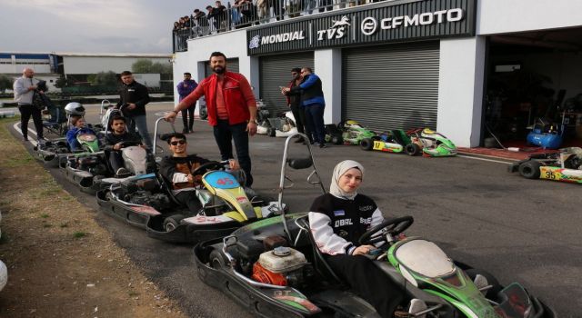 Nazilli go-kart pistinde gençler doyasıya eğlendi 