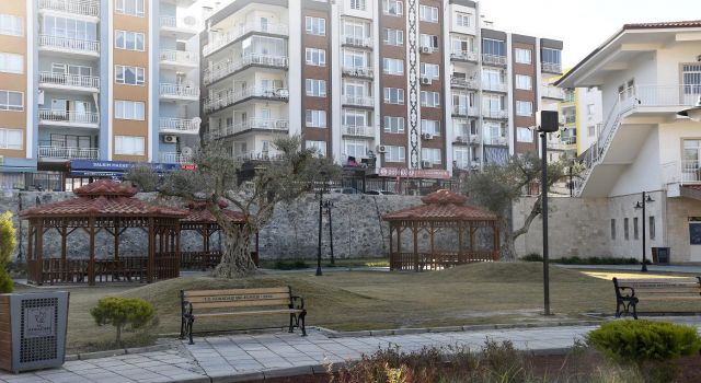 Kuşadası'nda parklar kamera ile donatıldı 