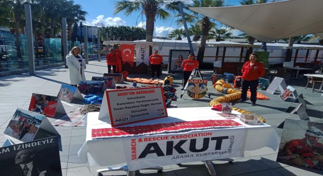 Kuşadası AKUT ekibi fotoğraf sergisi açtı