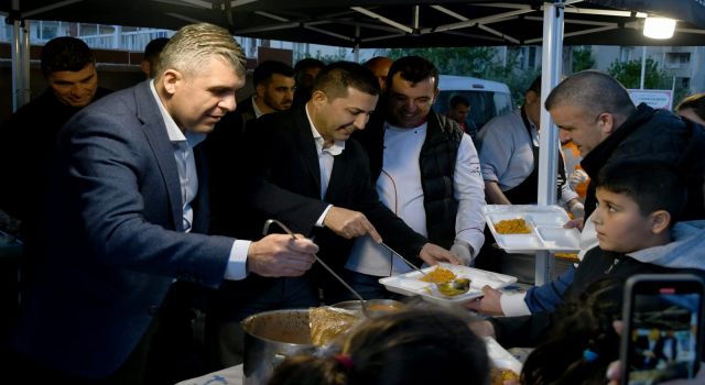 Kuşadası Belediyesi Ramazan ayında 15 bin kişilik iftar yemeği verecek 