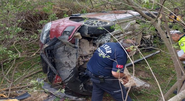 Lastiği patlayan araç takla atıp şarampole devrildi: 1 ölü, biri bebek 2 kişi yaralı