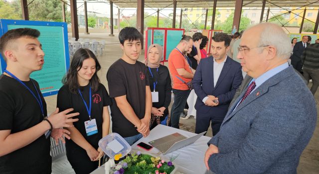 Nazilli Anadolu Lisesi Bilim Fuarı’nda 13 projeyi sergiledi