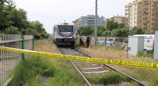 Trenin çarptığı genç hayatını kaybetti