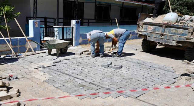 Didim’de yol bakım ve onarım çalışmaları devam ediyor