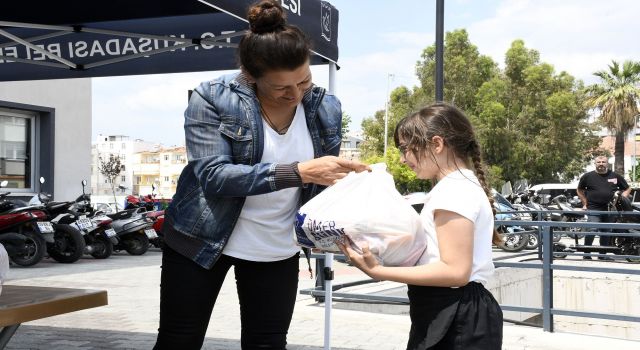 Kuşadası Belediyesi Beslenme Çantalarını Doldurdu