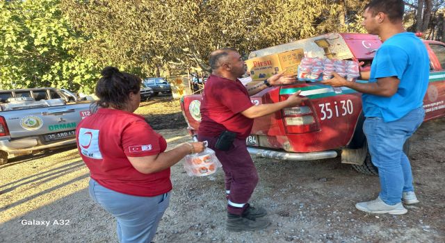 Kızılay'dan yangın bölgesine ikram aracı 