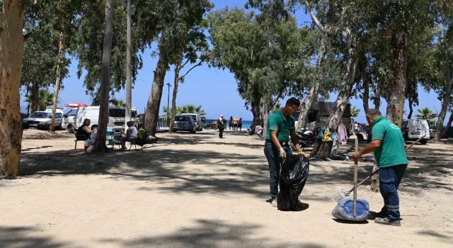 Kuşadası plajlarında temizlik çalışması 