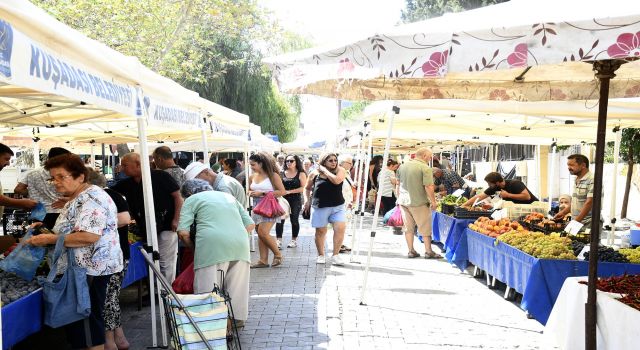 Kuşadası'nda sağlıklı gıdanın adresi ‘Yerel Üretici Pazarı' oldu