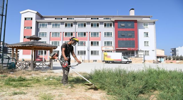 Kuşadası Belediyesi okulları yeni eğitim yılına hazırlamaya devam ediyor