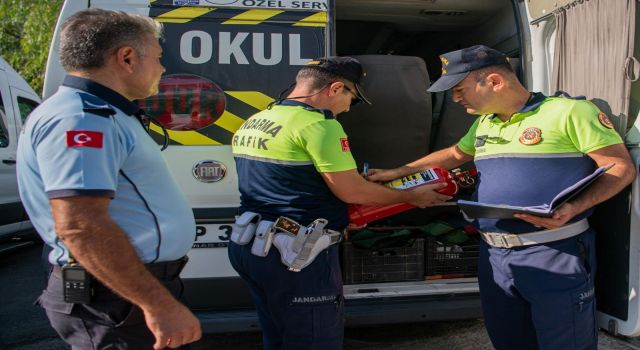 Kuşadası’nda okul servisleri denetlendi