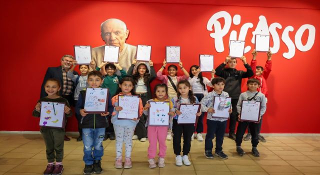 Efeler'in minik ressamları Picasso Sergisi'ne katıldı