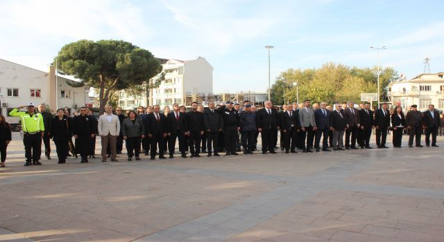 Kuşadası Ata'sını saygı ve özlemle andı