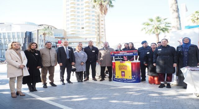 Nazilli'de Kadına Yönelik Şiddete Karşı Farkındalık standı açıldı 