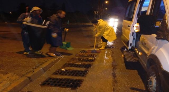 Didim'de belediye ekipleri, geceyi sokakta geçirdi