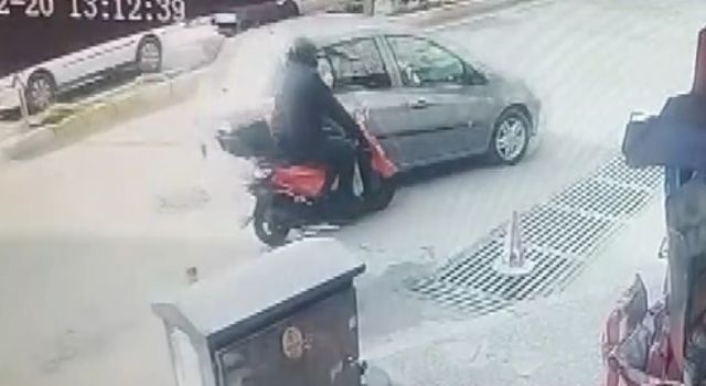 Motosiklete çarpıp kaçtı, kameradan kaçamadı 