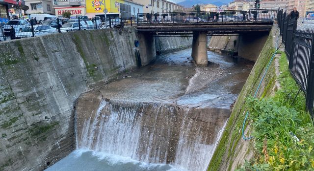 Tabakhane Çayı yağışlar sayesinde temizlendi 