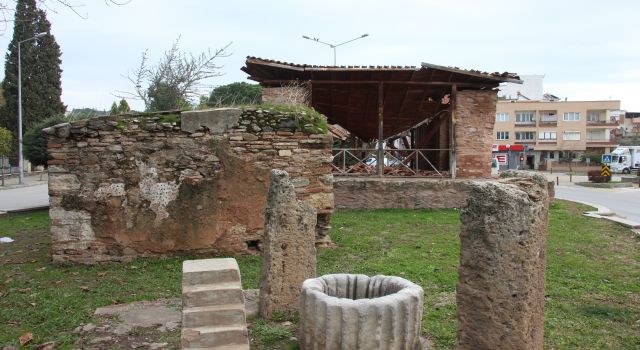 Asırlarca ayakta durdu, tadilat yapıldıktan sonra birkaç yağmurda yere çöktü