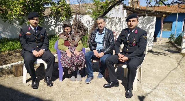 Jandarma ekipleri gazi ailelerini unutmadı